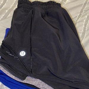 Lululemon Hotty Hot 2.5’’ Black Shorts
